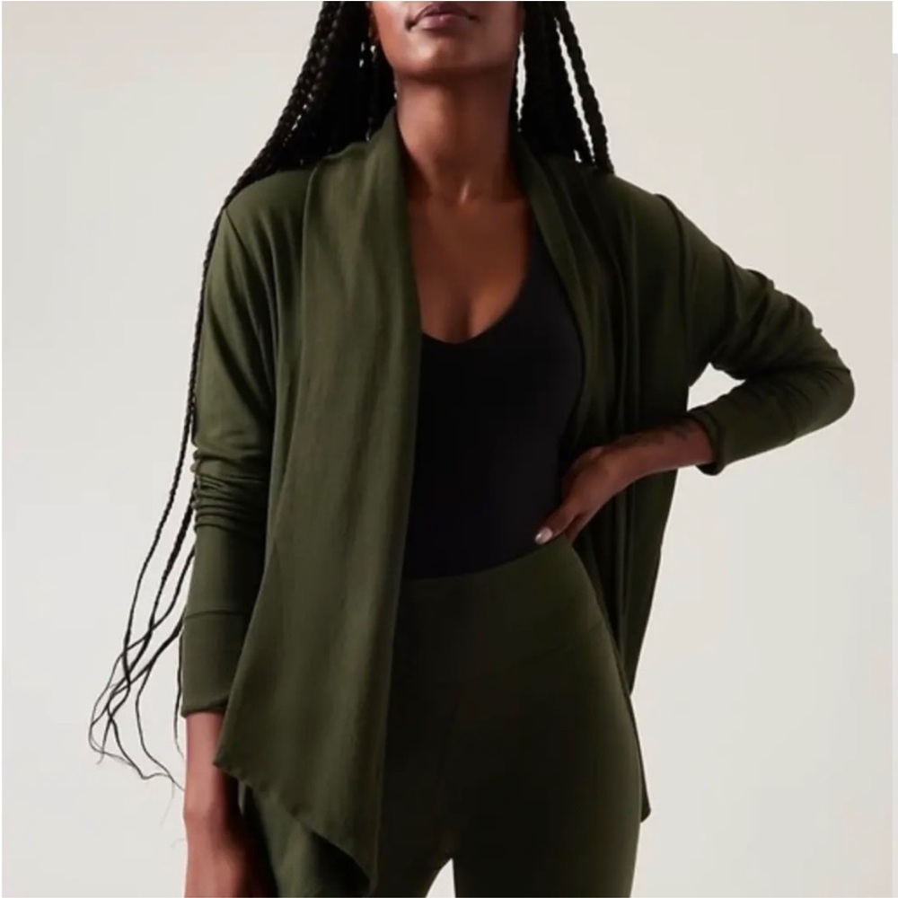 Athleta Pranayama Restore Wrap Small Aspen Olive